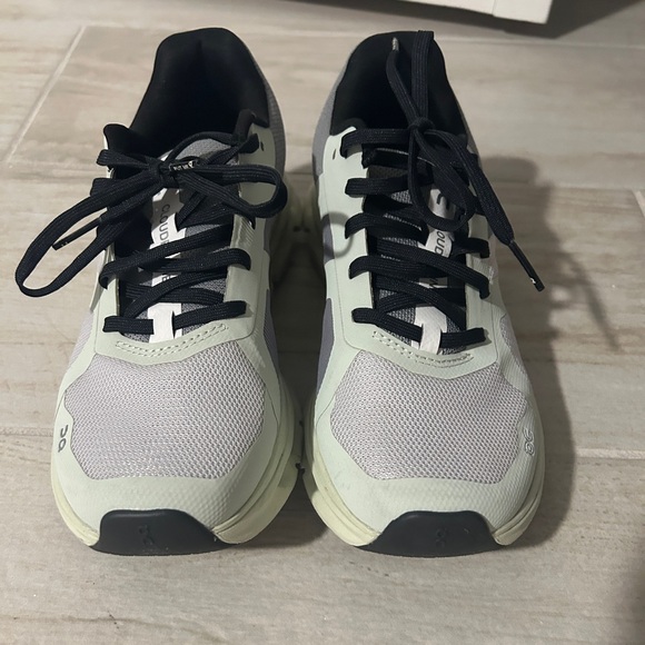 On cloud cloudrunner sneakers - Picture 2 of 5